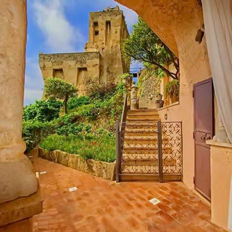seaside hotel close to Amalfi