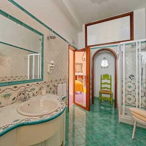 albergo sul mare vicino Positano