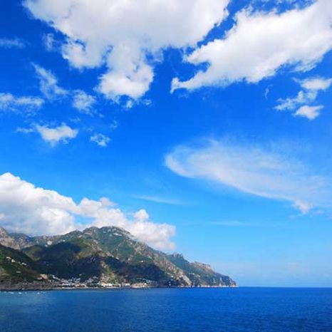hotel a picco sul mare vicino Positano